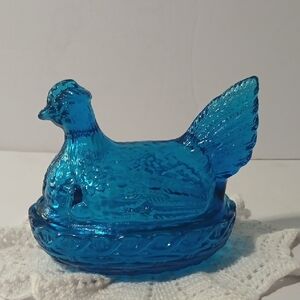 Vintage L E Smith Vibrant Blue Glass Hen on Nest Rare Color
